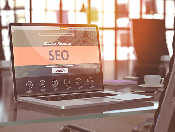 SEO befasst sich mit Sales & Marketing Aktionen bei den Inhalten Ihrer Website. Ist der Inhalt für Kunden relevant, wird sie von Suchmaschinen gut platziert.